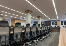 بهترین جنس و طراحی صندلی کنفرانسی برای دفاتر مدرن و شرکت‌های بزرگ